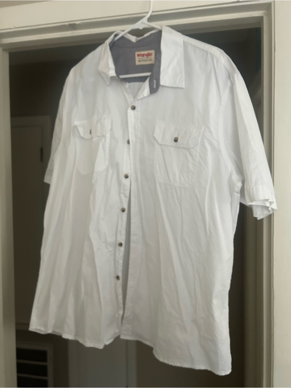 Wrangler White Short-Sleeve Button-Up Shirt